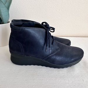 Clarks Cloudsteppers Cadillac Hop Dark Blue Vegan Suede Ankle Booties Women’s 8M